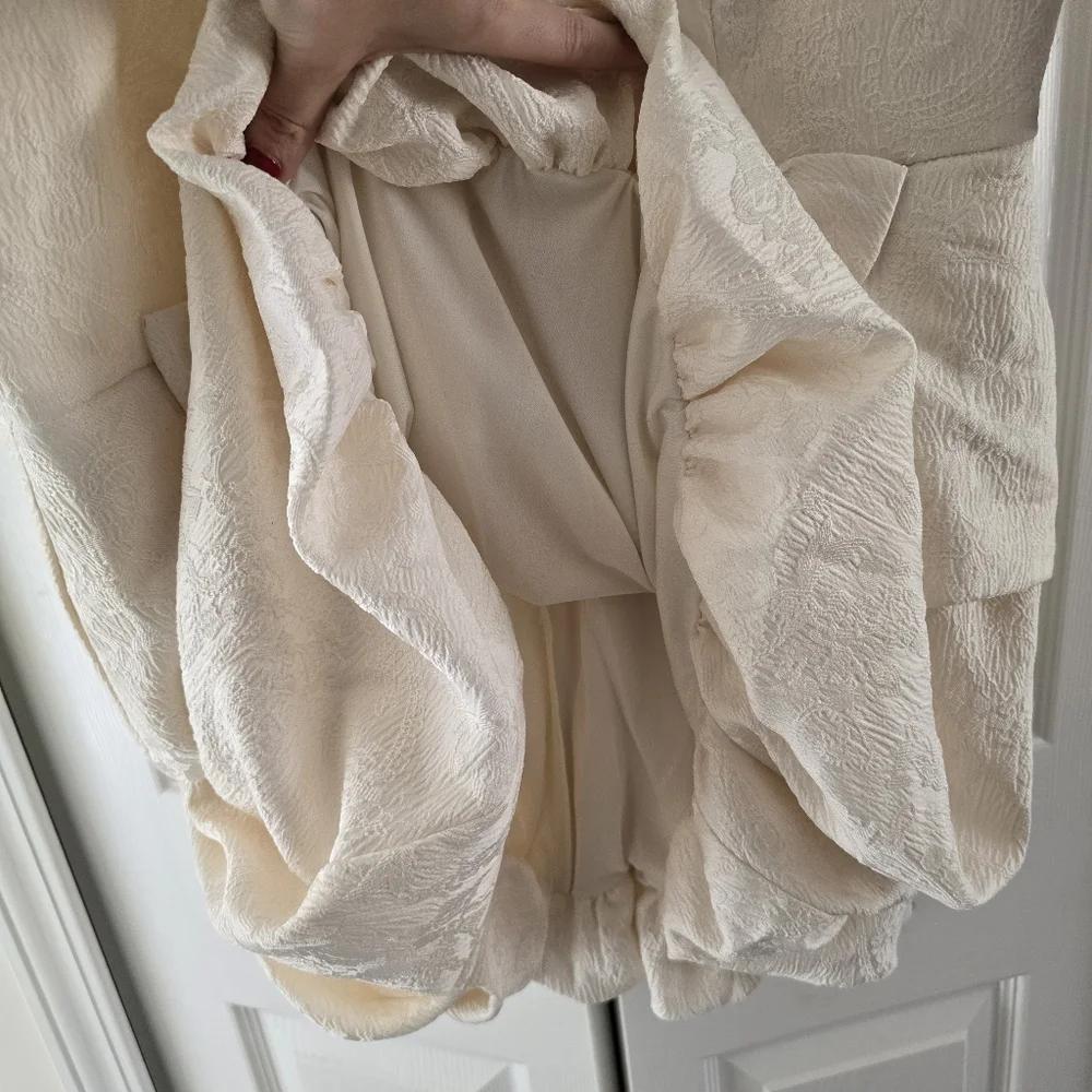 SENI & CADE Bow Trim Bubble Hem Short Dress - Picture 5 of 9